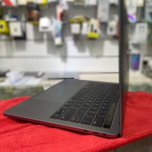 Mackbook Pro 2016 - Image 2